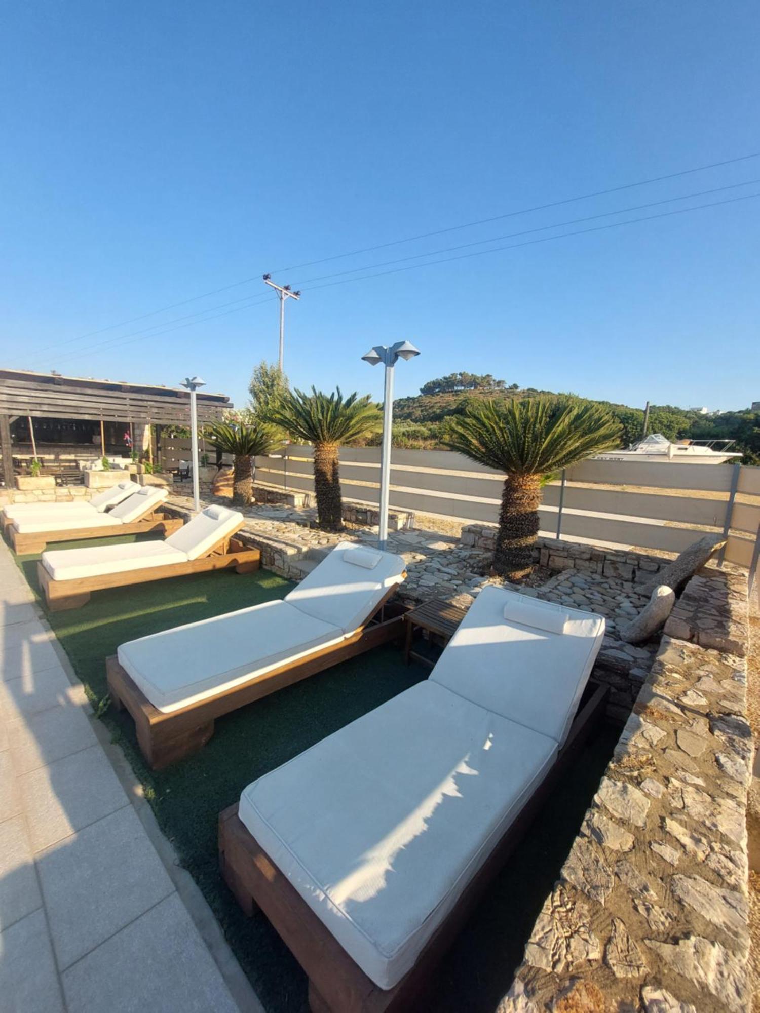 Petradi Apart otel Livadi  Dış mekan fotoğraf