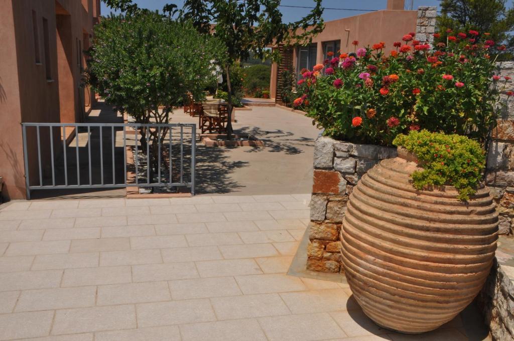 Petradi Apart otel Livadi  Dış mekan fotoğraf