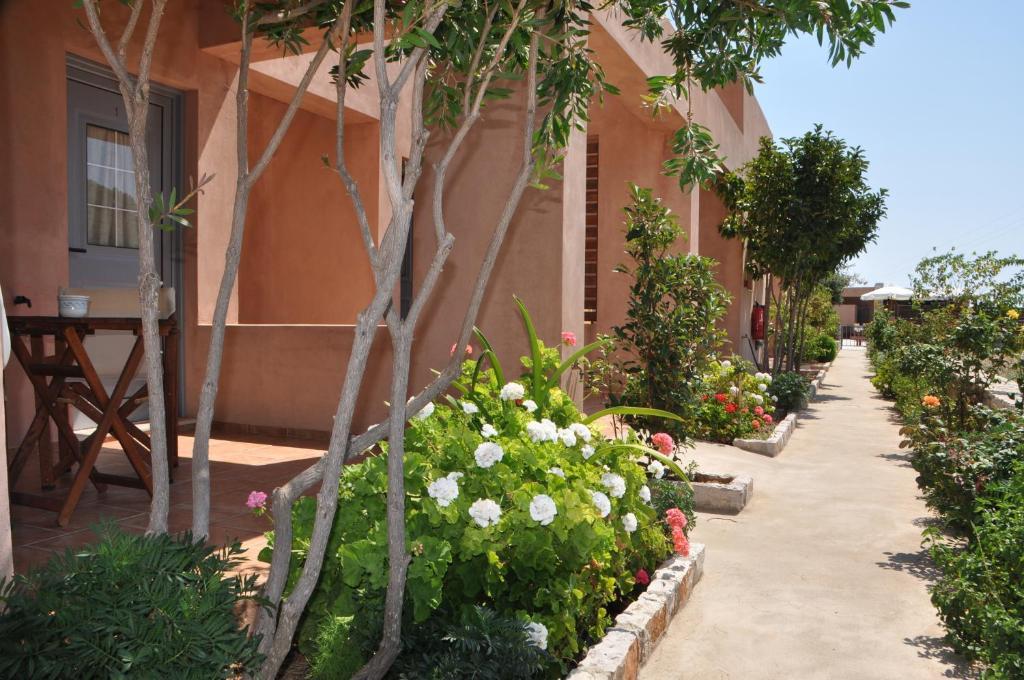 Petradi Apart otel Livadi  Dış mekan fotoğraf
