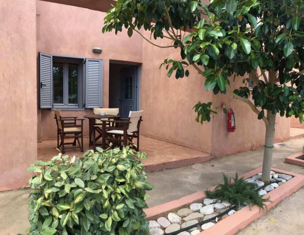 Petradi Apart otel Livadi  Dış mekan fotoğraf