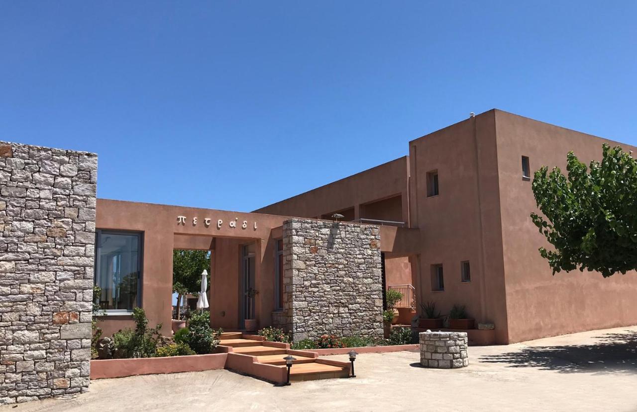 Petradi Apart otel Livadi  Dış mekan fotoğraf