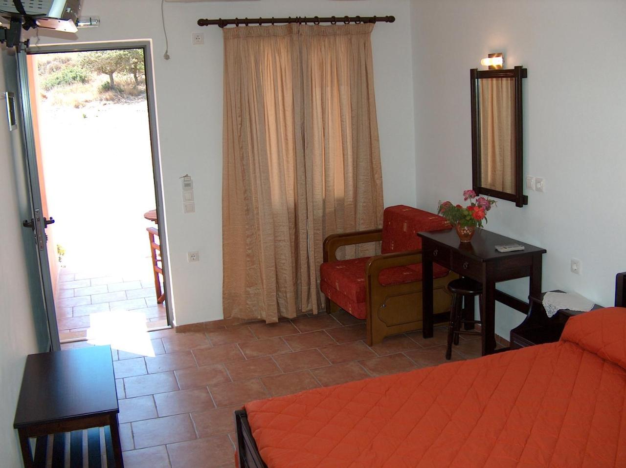 Petradi Apart otel Livadi  Dış mekan fotoğraf